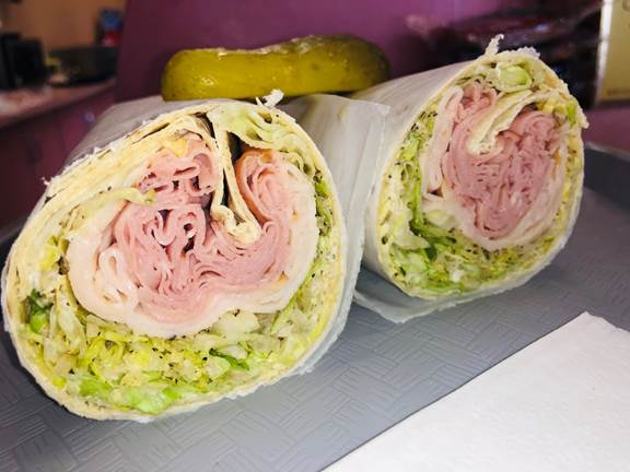 A plate of food with a sandwich and a salad

Description automatically generated